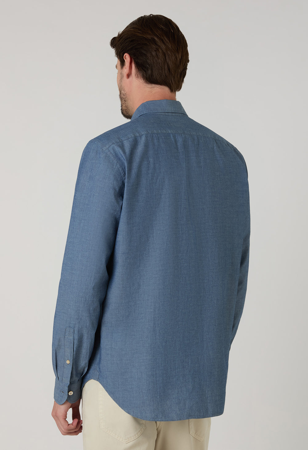 Hellblaues Denimhemd