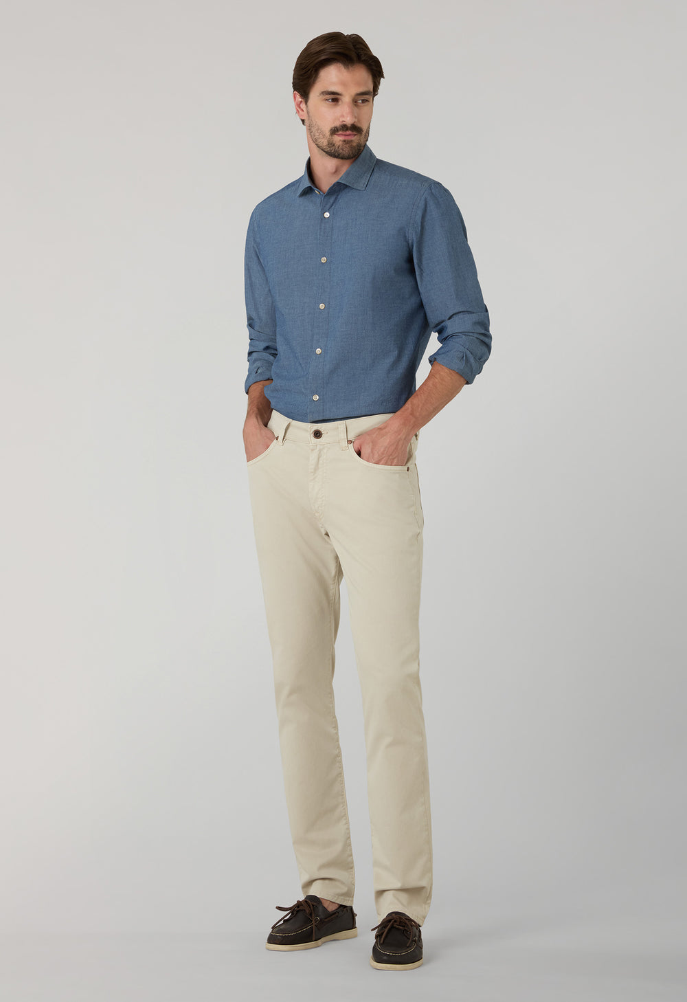 Hellblaues Denimhemd