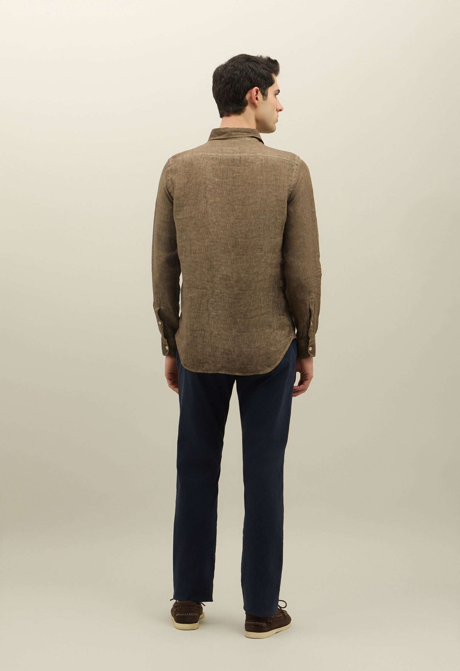 Grünes stückgefärbtes Leinen-Poloshirt