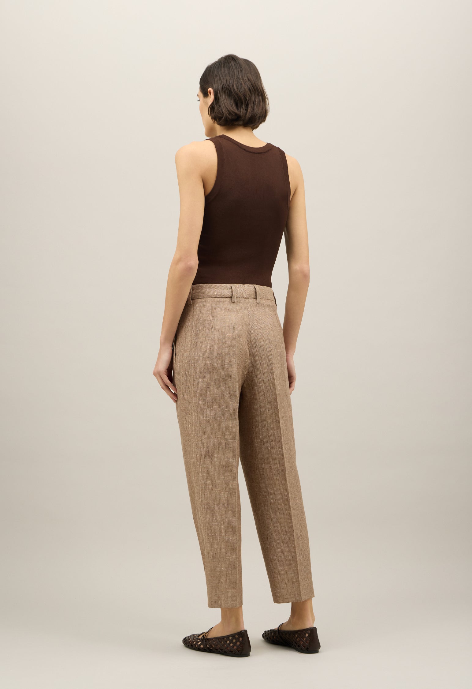 Pantalone cropped in misto lino a spina di pesce marrone