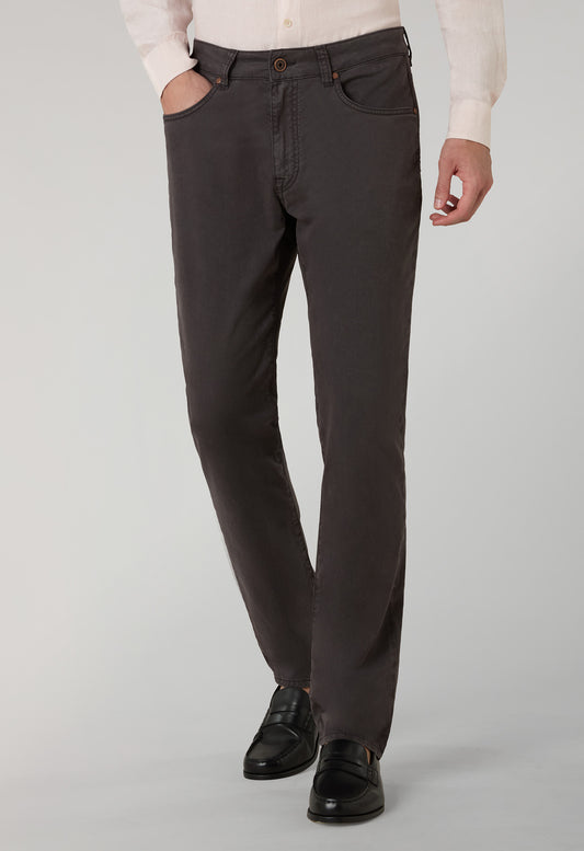 Pantalone 5 tasche in cotone e seta tinto in capo marrone